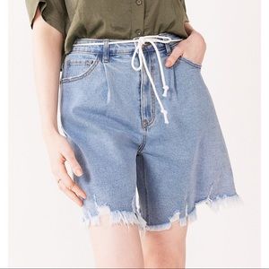 NWT SO Pleated Dad Jean Short with Tie Belt Blue Juniors Size1 Size 7